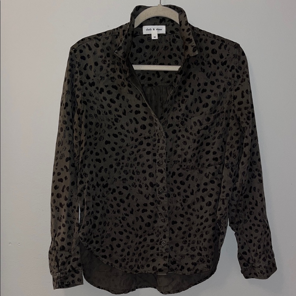 Anthropologie Cloth and Stone Leopard Button-Down Shirt M
